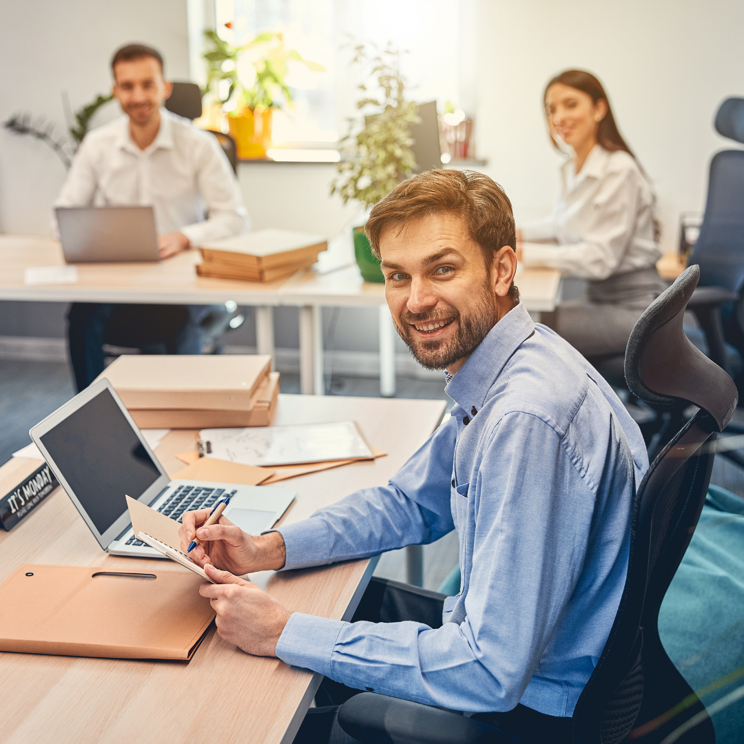 Equipe da AGILICON Contabilidade atendendo clientes em Curitiba